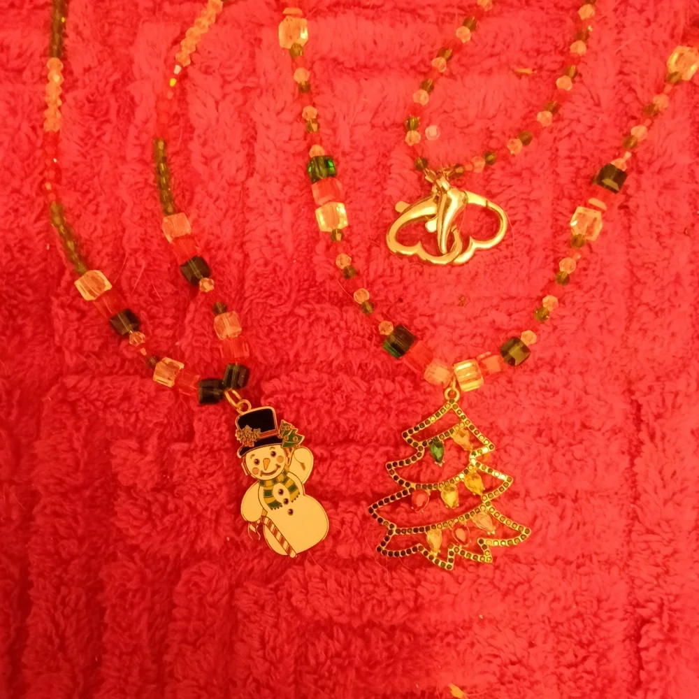 Elegant Green and Yellow Beaded Necklace - Picture 10 of 16